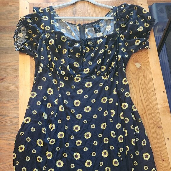 Front tie Sunflower Maxi dress - Picture 1 of 6